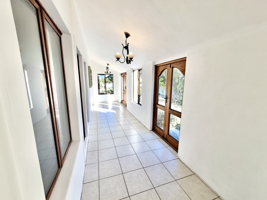 To Let 5 Bedroom Property for Rent in Grotto Bay Western Cape